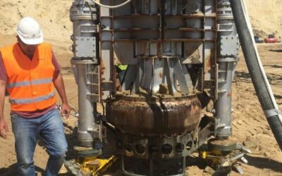 Pompy do pogłębiania TOYO pogłębiają codziennie Kanał Sueski